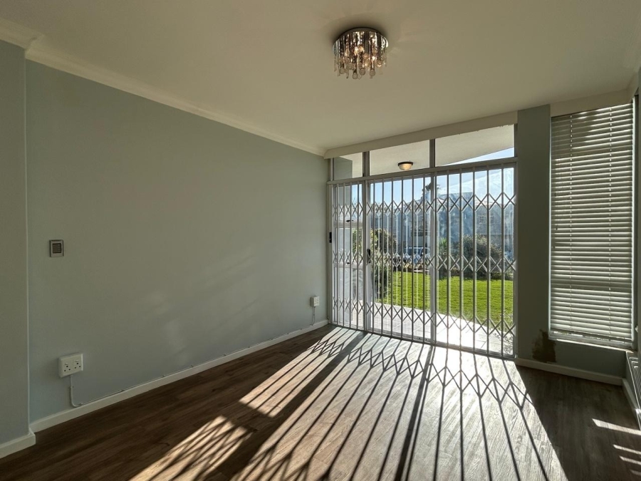 To Let 2 Bedroom Property for Rent in Royal Ascot Western Cape